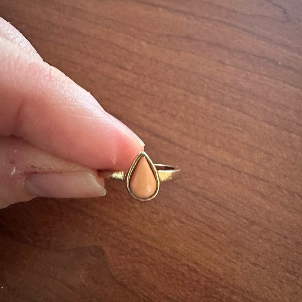 Elegant Teardrop Ring